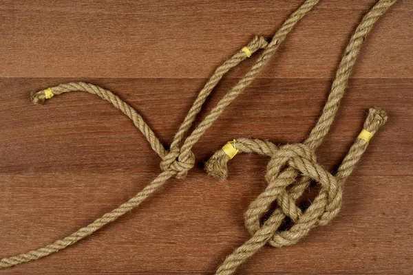 Knot knotting guide on the throwing end. — Stock Photo, Image