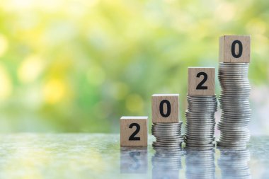 2020 Yeni Yıl, Para ve İş Konsepti. İki numaraya yaklaş.