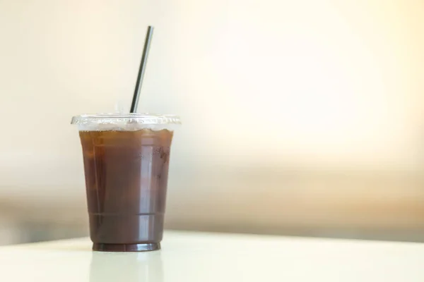 Gros Plan Emporter Tasse Plastique Café Noir Glacé Americano Sur — Photo