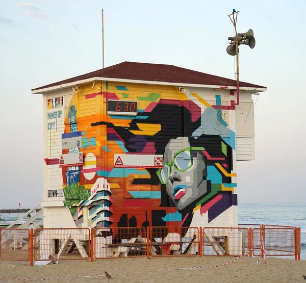 Denizde kuleleri cankurtaran