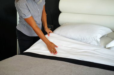 hizmetçi yatak yapma