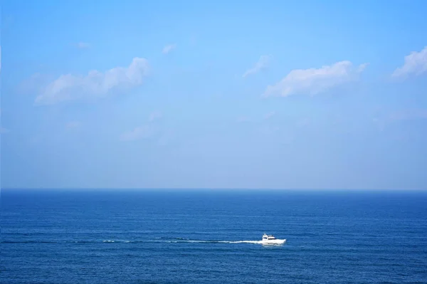 海面上阳光明媚的夏日 — 图库照片