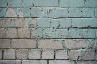 Tuğla duvar soyulması boya yeşil ile