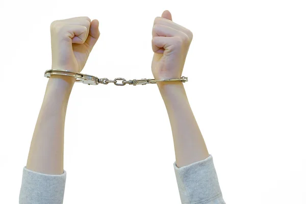 Kriminelle Hände in Handschellen gefesselt. Nahaufnahme — Stockfoto