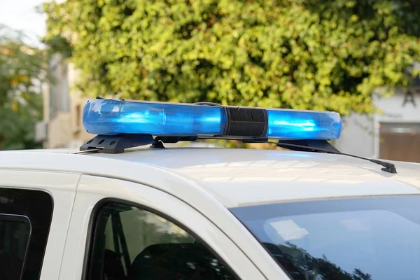 경찰 차 위에 푸른 빛 — 스톡 사진