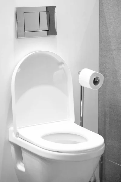 Wit toilet in de badkamer — Stockfoto