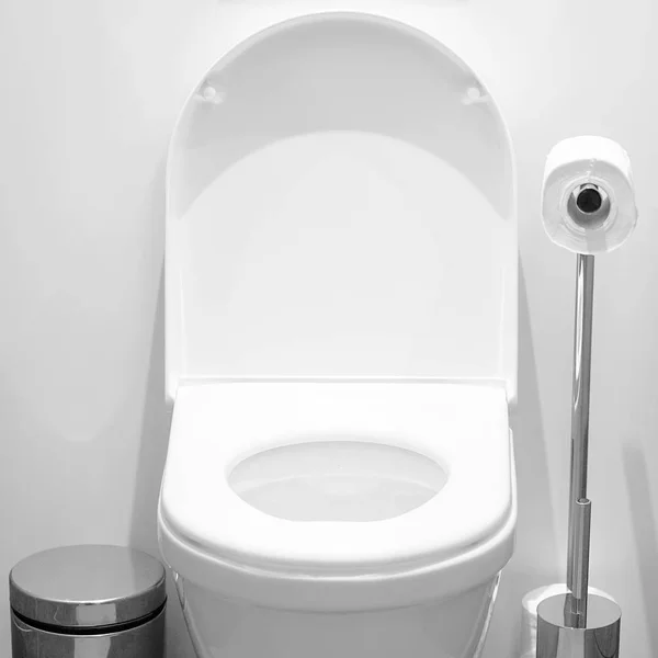 Wit toilet in de badkamer — Stockfoto