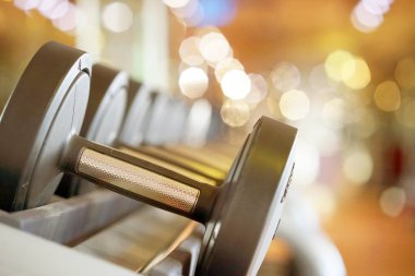 yakın çekim halter salonunda