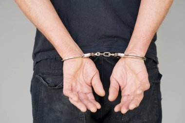 ceza elleri kelepçeli kilitli. yakından görmek