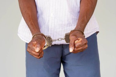 ceza elleri kelepçeli kilitli. yakından görmek