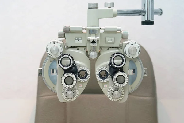 Macchina di avvistamento oculare nell'ufficio dell'oftalmologo — Foto Stock