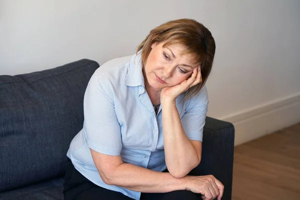 Mujer afligida — Foto de Stock