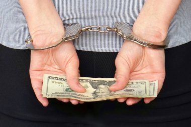 ceza elleri kelepçeli kilitli. yakından görmek