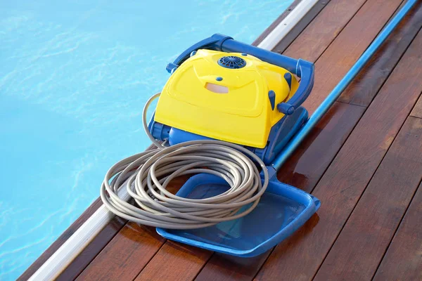 Limpiadores automáticos de piscinas . —  Fotos de Stock