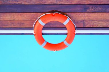 Kırmızı lifebuoy havuzu yüzük float