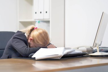 Tek başına Office belgeleri bir sürü ile çalışıyor. Bağırıyor ve çığlık için kötü sonuçlar