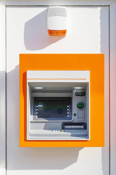 Банкомат. Уличный банкомат с текущей работой . — стоковое фото