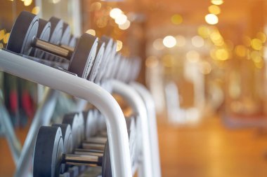 yakın çekim halter salonunda