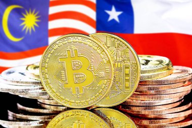 Malezya ve Şili bayrak arkaplanındaki bitcoinler.