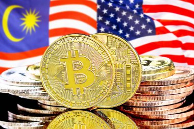 Malezya ve Usa bayrak arkaplanındaki bitcoinler.