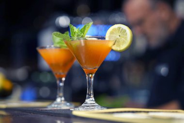 Barda kokteyl var. Yakın plan..