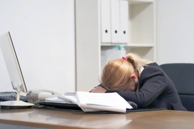 Tek başına Office belgeleri bir sürü ile çalışıyor. Bağırıyor ve scr
