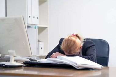 Tek başına Office belgeleri bir sürü ile çalışıyor. Bağırıyor ve scr