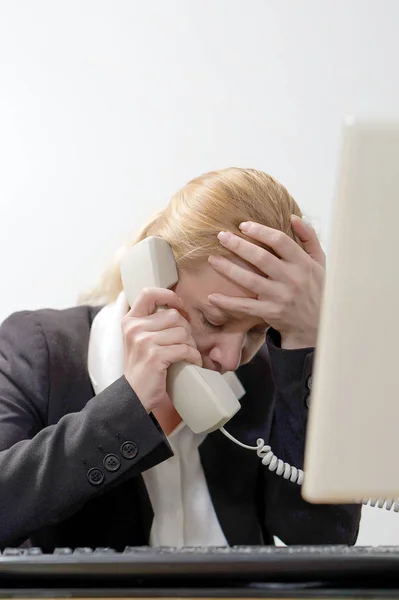 Imagem composta de empresária salientada no trabalho — Fotografia de Stock