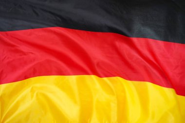 Almanya bayrağı. Almanya bayrağı rüzgarda dalgalanıyor.