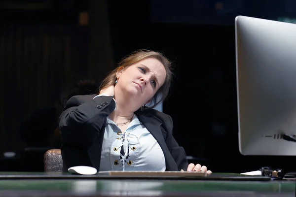 Офіс Менеджер Жінка Страждає Від Болю Шиї Жінка Почувається Втомленою — стокове фото