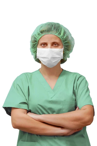 身穿绿色制服 戴着面具和帽子的外科医生或医生的画像 看着被白色背景隔离的相机 身着医袍 手挽手的女外科医生 — 图库照片