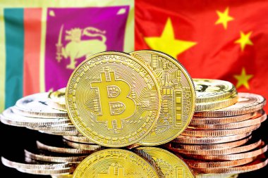 Sri Lanka ve Çin 'deki kripto para birimi ve engelleme teknolojisi yatırımcıları için konsept. Sri Lanka ve Çin bayrağının arka planında Bitcoin 'ler.