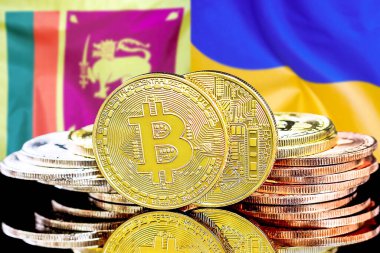 Sri Lanka ve Ukrayna 'daki kripto para birimi ve engelleme teknolojisi yatırımcıları için kavram. Sri Lanka ve Ukrayna bayrağının arka planında Bitcoin 'ler.