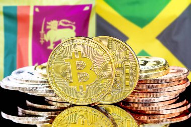 Sri Lanka ve Jamaika 'daki kripto para birimi ve engelleme teknolojisi yatırımcıları için konsept. Sri Lanka ve Jamaika bayrağının arka planında Bitcoin 'ler.