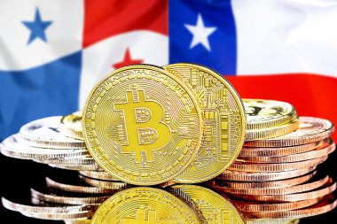 Panama ve Şili 'deki kripto para birimi ve engelleme teknolojisi yatırımcıları için konsept. Panama ve Şili bayrağının arka planında Bitcoin 'ler.