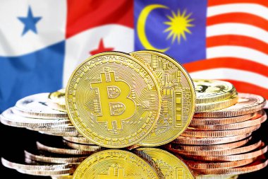 Panama ve Malezya 'daki kripto para birimi ve engelleme teknolojisi yatırımcıları için konsept. Panama ve Malezya bayrağının arka planında Bitcoin 'ler.