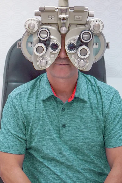 Paziente Sesso Maschile Controllare Visione Clinica Oftalmologica Maschio Facendo Test — Foto Stock