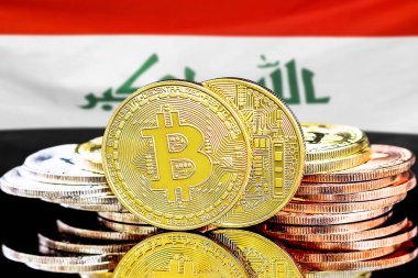 Irak 'taki kripto para birimi ve engelleme teknolojisi yatırımcıları için konsept. Irak bayrağının arka planında Bitcoin 'ler.