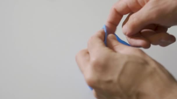 Rychle Nosit Modré Ochranné Latexové Rukavice Vědecké Laboratoři Nebo Zdravotnickém — Stock video