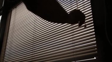 Ofiste el açma perdeleri.