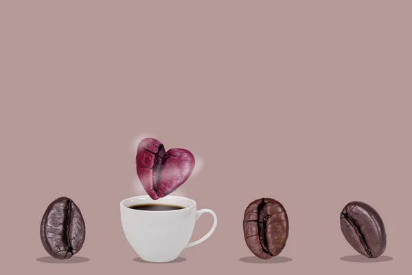 Una tazza di chicchi di caffè — Foto Stock