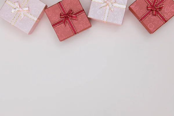 Caja de regalo de papel artesanal con como regalo para Navidad — Foto de Stock