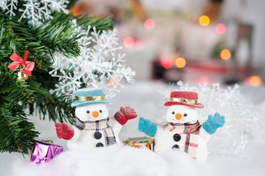 Kardan adam ve Noel süslemeleri 