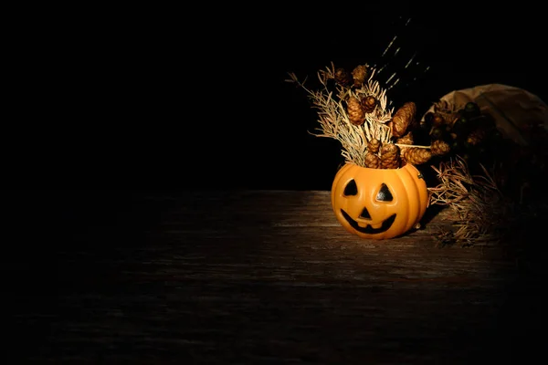 Karanlık halloween turuncu kabak — Stok fotoğraf