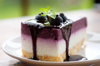 Yaban mersini Mus kek tepesinde taze yaban mersini ile 