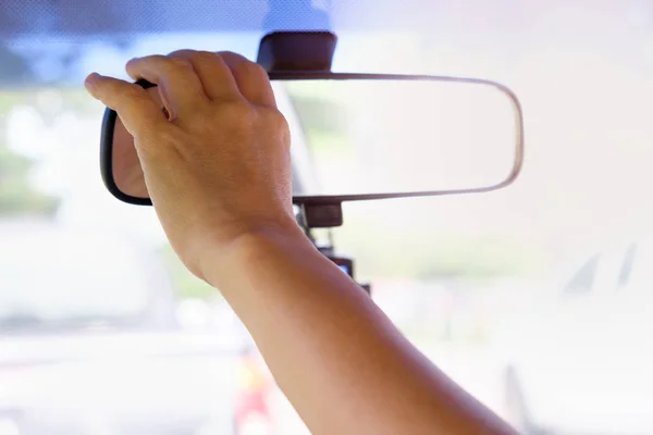 Hands are adjusting the rearview mirror — Stock Photo, Image