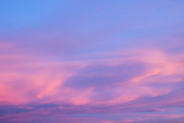 Abstrakter verschwommener rosa und lila Himmel — Stockfoto