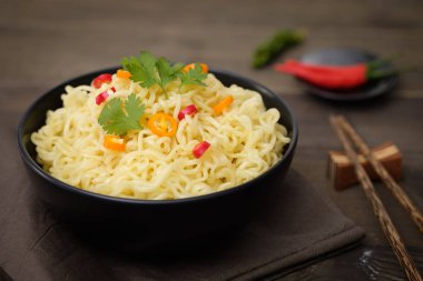 Natürmort anlık erişte biber ile 