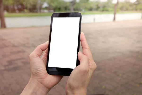 Händer som håller en smartphone med vit skärm — Stockfoto
