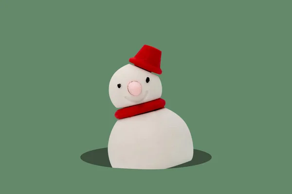 Snowman Out of the Hole op groene achtergrond, Kerstvakantie — Stockfoto